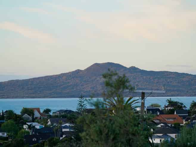 64 Codrington Crescent, Mission Bay