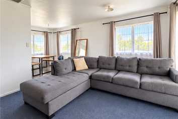  2/39 Station Road, Takanini