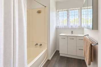  2/39 Station Road, Takanini