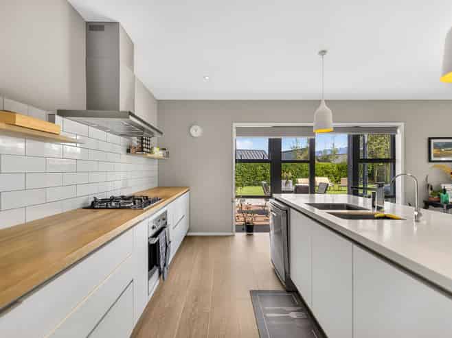 7 Bretby Court, Jacks Point