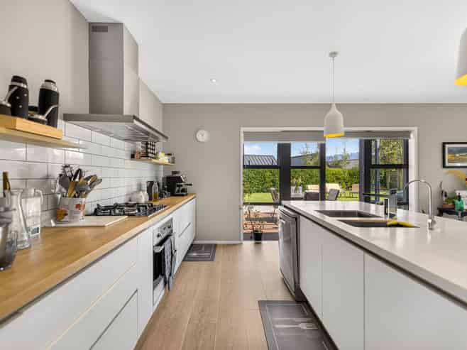 7 Bretby Court, Jacks Point