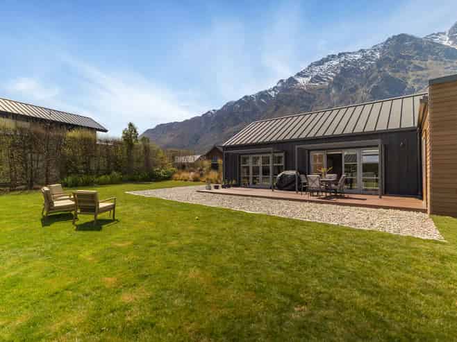 7 Bretby Court, Jacks Point