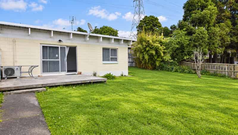  2/21 Reynella Drive, Massey