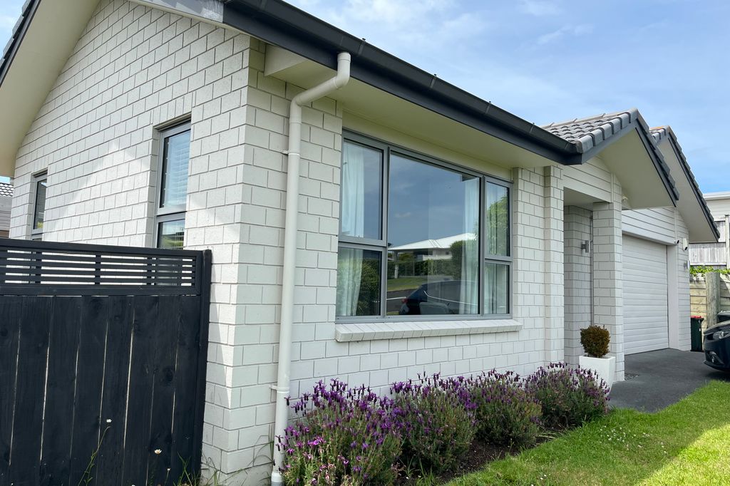 Beachlands, 4 Bedrooms 2