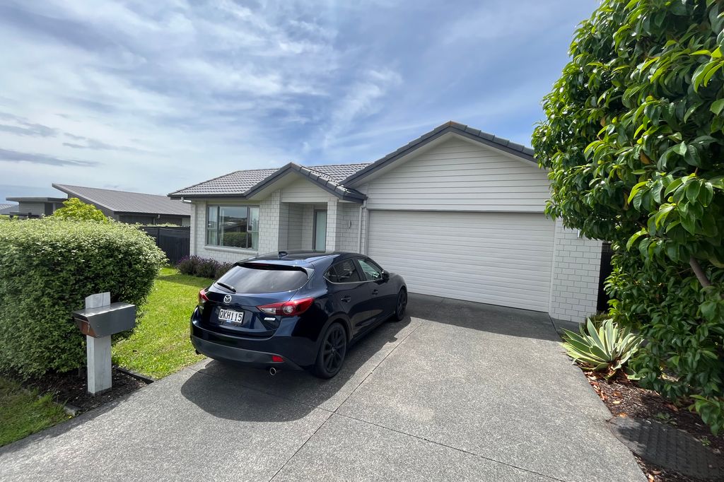 Beachlands, 4 Bedrooms 1