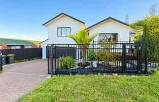 44 Broadfield Street, Massey
