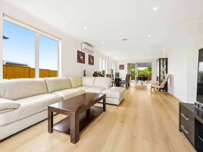 77 Mackay Drive, Greenhithe