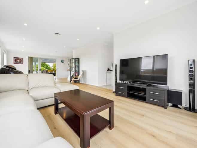 77 Mackay Drive, Greenhithe