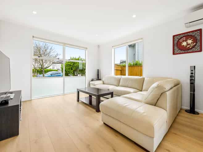 77 Mackay Drive, Greenhithe