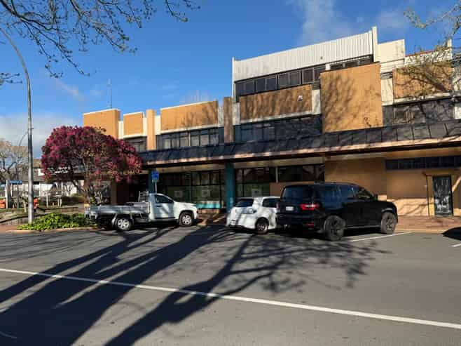 Ground Floor Office Space with Car Parks