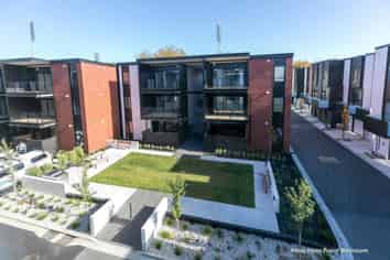 24/182 London Street, Hamilton Central