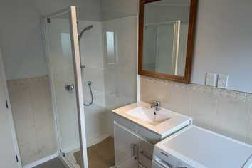 A/5 Angeline Place, Massey