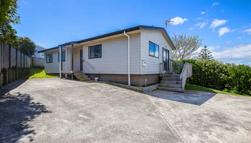 12A Hiwi Crescent, Titahi Bay