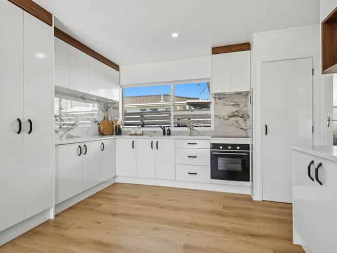 2/105 Coronation Road, Papatoetoe