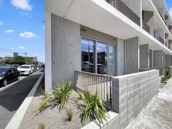 G09/2 Campbell Terrace, Petone