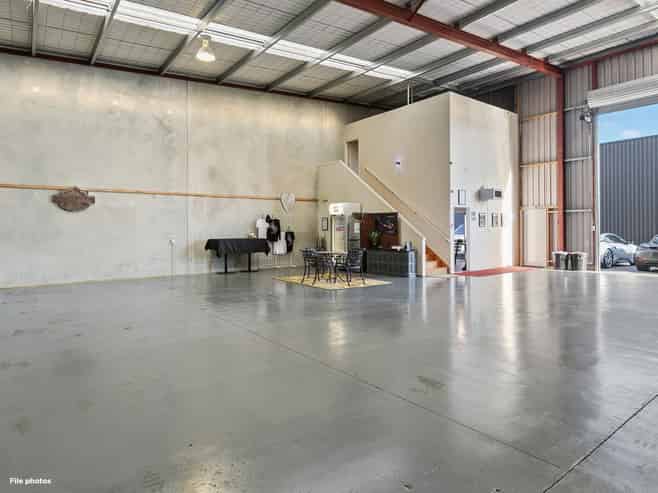 Well-connected Papamoa warehouse- with dual access