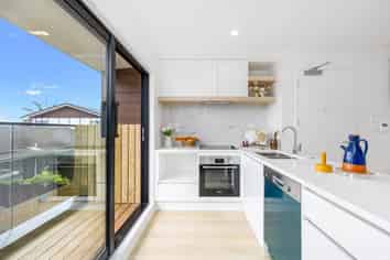 7/35 Centreway Road, Orewa