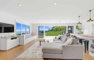 16 Dudley Crescent, Cable Bay