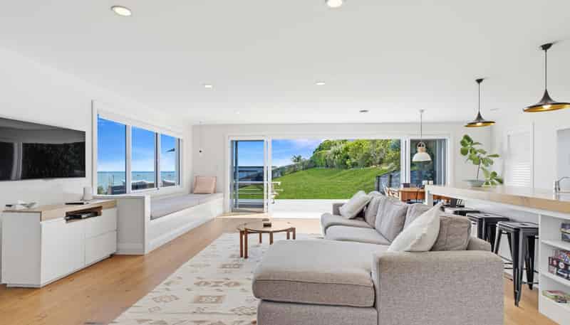 16 Dudley Crescent, Cable Bay