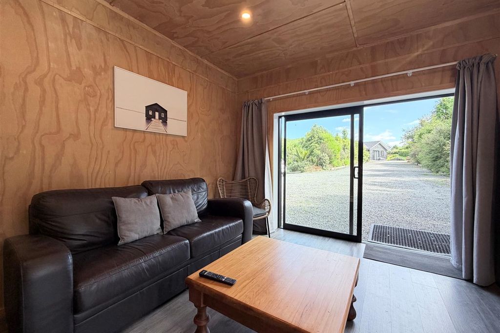 Fusnished 1 Bedroom, 1 Bathroom | Okitu 4