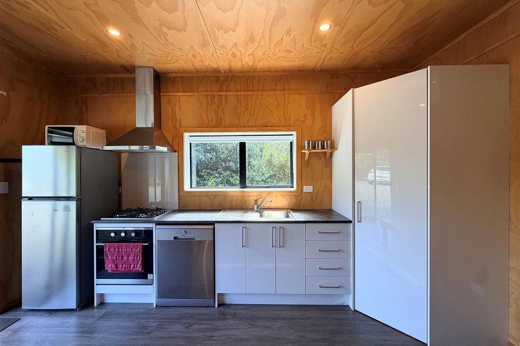 Fusnished 1 Bedroom, 1 Bathroom | Okitu 2