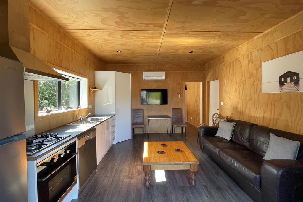 Fusnished 1 Bedroom, 1 Bathroom | Okitu 3