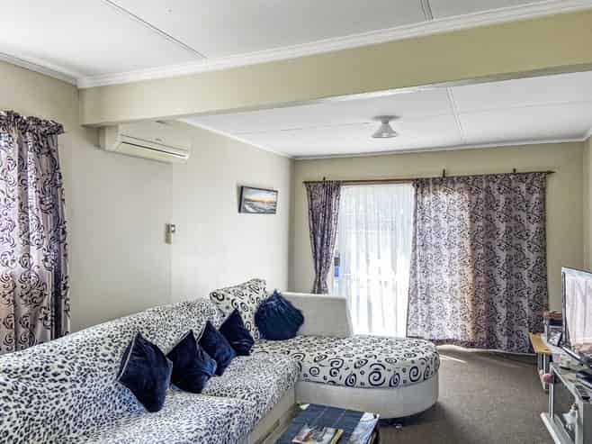 2/69A Pine Avenue, Ebdentown