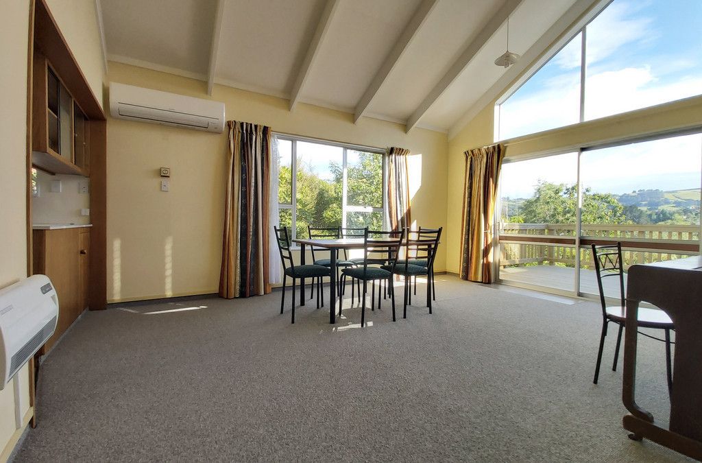 Location, sunshine & an enviable position 5