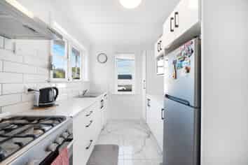 17 Strand Crescent, Naenae