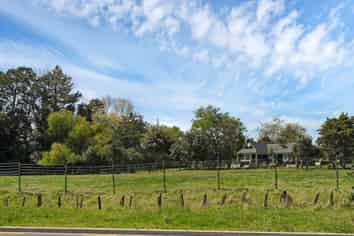 24 Wallis Esplanade, Karaka