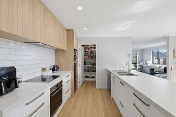 8 Higgins Street, Ravenswood