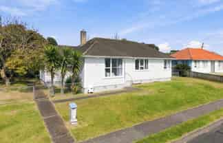 23 Churchill Crescent, Tawhero
