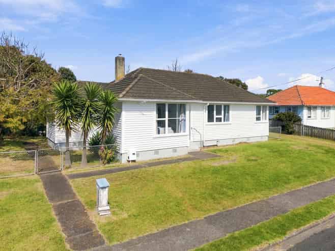 23 Churchill Crescent, Tawhero