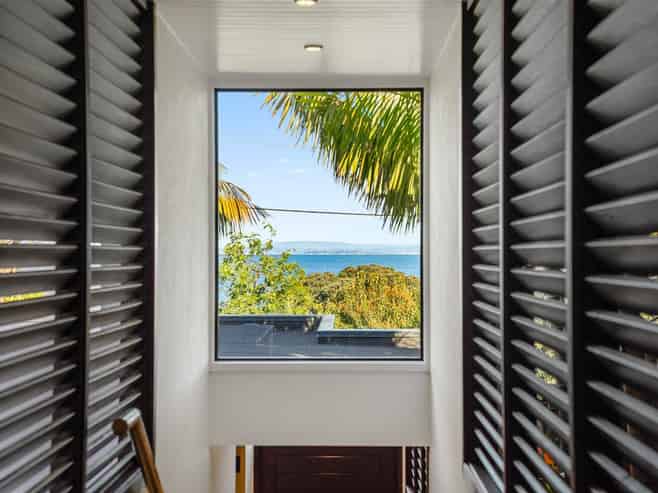  12 Beach Road, Castor Bay