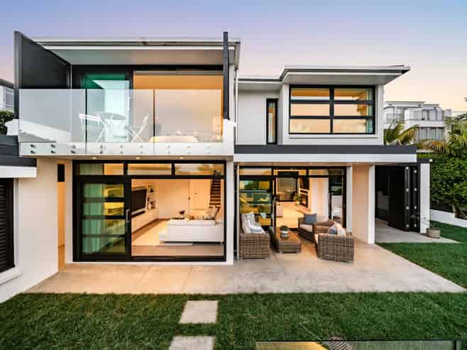  12 Beach Road, Castor Bay