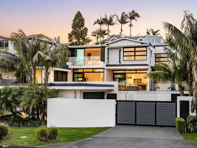  12 Beach Road, Castor Bay