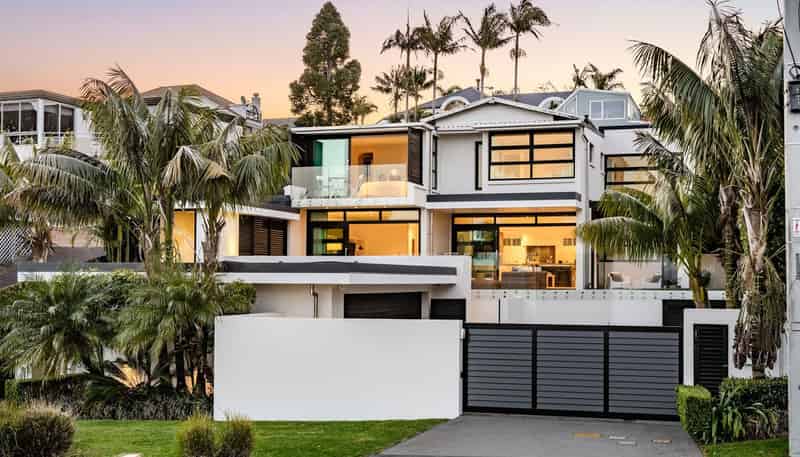  12 Beach Road, Castor Bay