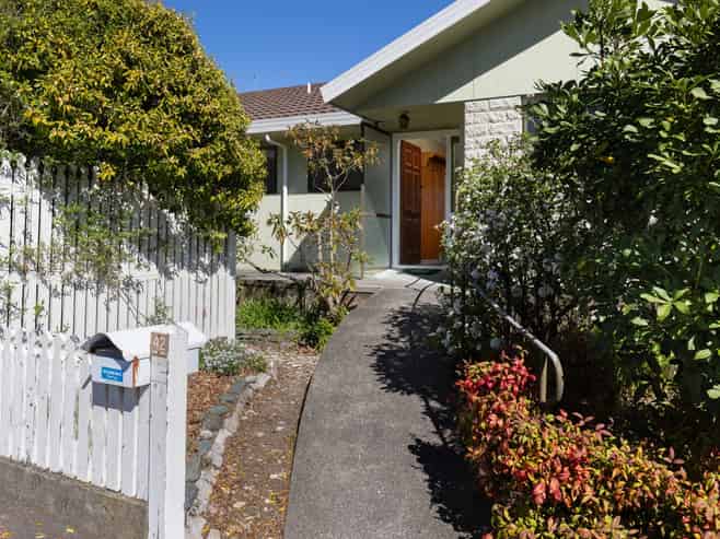 1/42 Shelbourne Street, Nelson