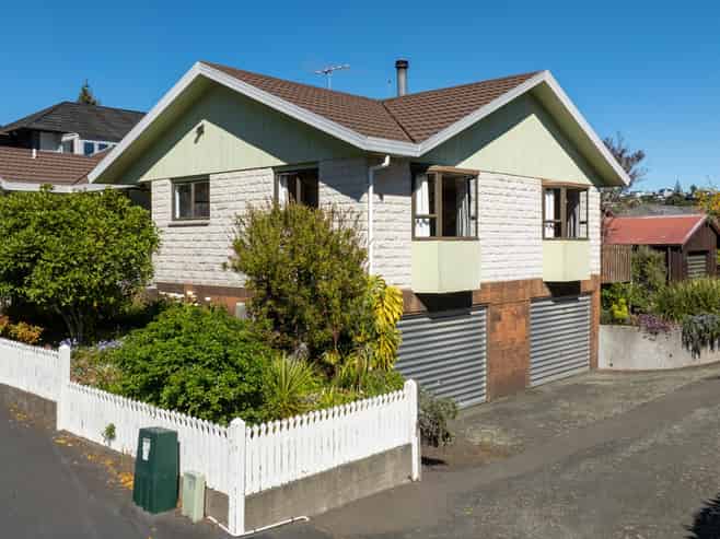 1/42 Shelbourne Street, Nelson