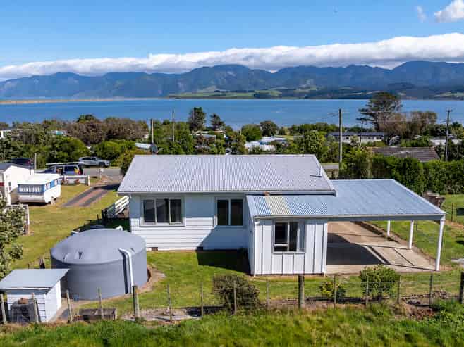 38 Lake Ferry Road, Lake Ferry