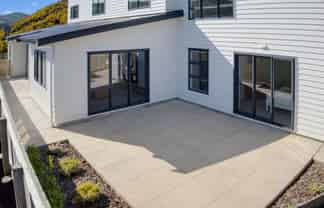 33 Farnworth Tce, Churton Park