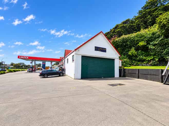 HIGH PROFILE ON STATE HIGHWAY 11

 
