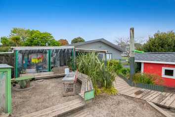 Freehold corner site with long term lease