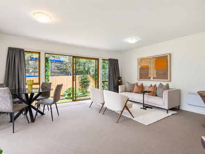 2/17 Paris Place, Birkenhead