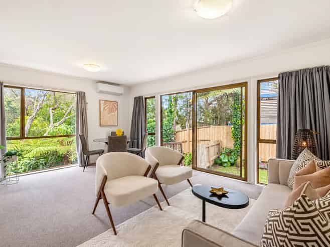 2/17 Paris Place, Birkenhead