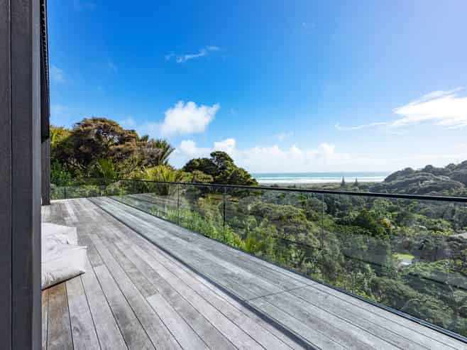 111 Garden Road, Piha