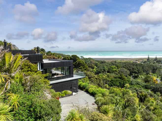 111 Garden Road, Piha