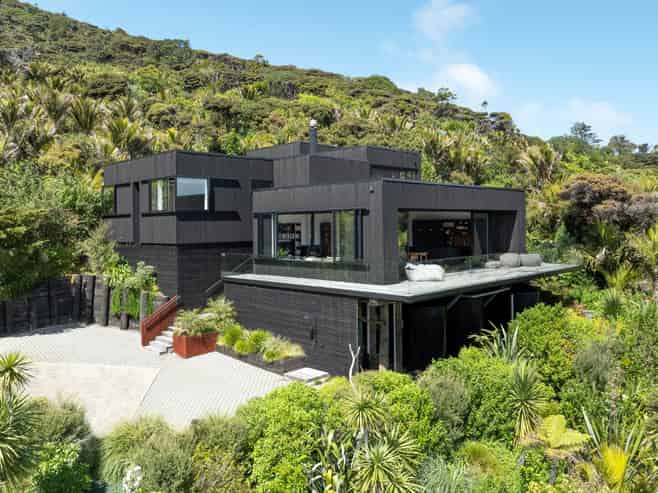 111 Garden Road, Piha