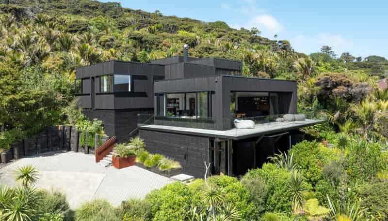 111 Garden Road, Piha