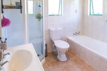 Cottage/129 Ara-Kotinga, Whitford